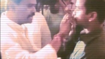 Escándalo por un diputado hindú que intentó por la fuerza que un musulmán se comiera un pan