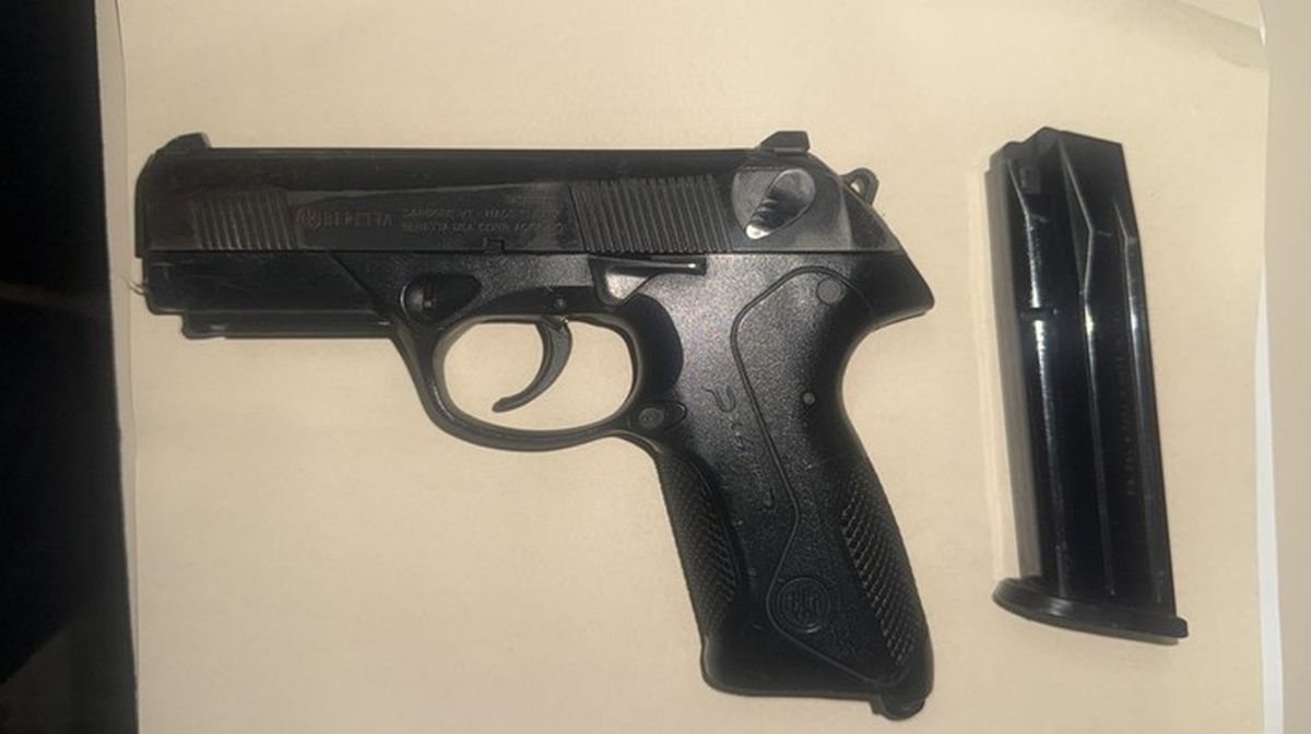 Los 17 disparos efectuados por el policía lo complican en la escena. Los 17 disparos efectuados por el policía lo complican en la escena. 