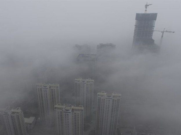 China combatirá la contaminación aérea con drones con parapentes