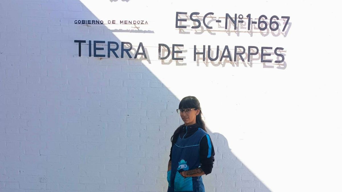 Como muchas otras celadoras de escuelas de Mendoza, Karina Quiroga está alerta. Su función es el control y la revisión de los espacios. Cualquier anormalidad debe ser comunicada a dirección.