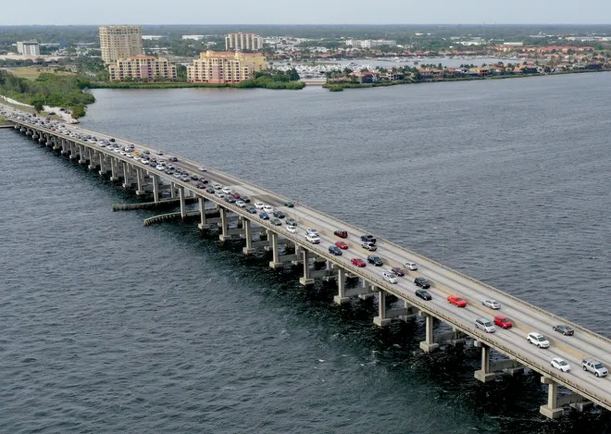 El tránsito es algo que consume mucho tiempo en un día. El tránsito es algo que consume mucho tiempo en un día.