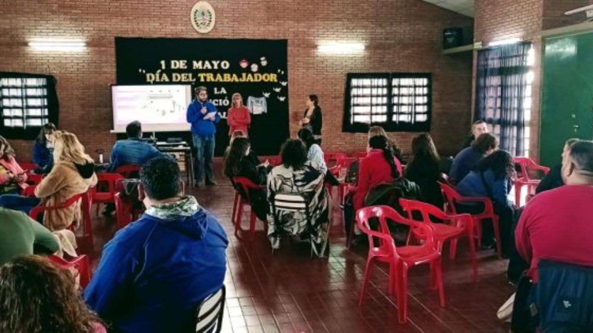 Más de 200 escuelas de Mendoza participan de este ciclo dedicado al ejercicio del debate de distintos temas que atañen a nuestra sociedad. Más de 200 escuelas de Mendoza participan de este ciclo dedicado al ejercicio del debate de distintos temas que atañen a nuestra sociedad.