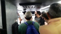 Las evacuaciones se realizan en micros del Servicio Penitenciario