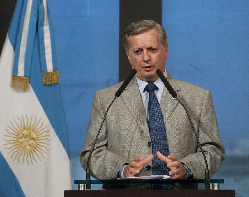 Pinedo: Aranguren no es un salame, pero algún error cometió