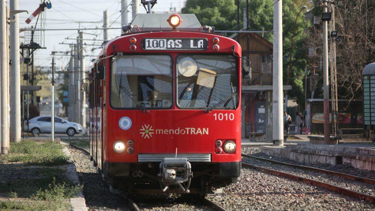 La chica de 15 años denunció que un joven de 21 la tocó varias veces cuando viajaba en el Metrotranvía en horario pico.