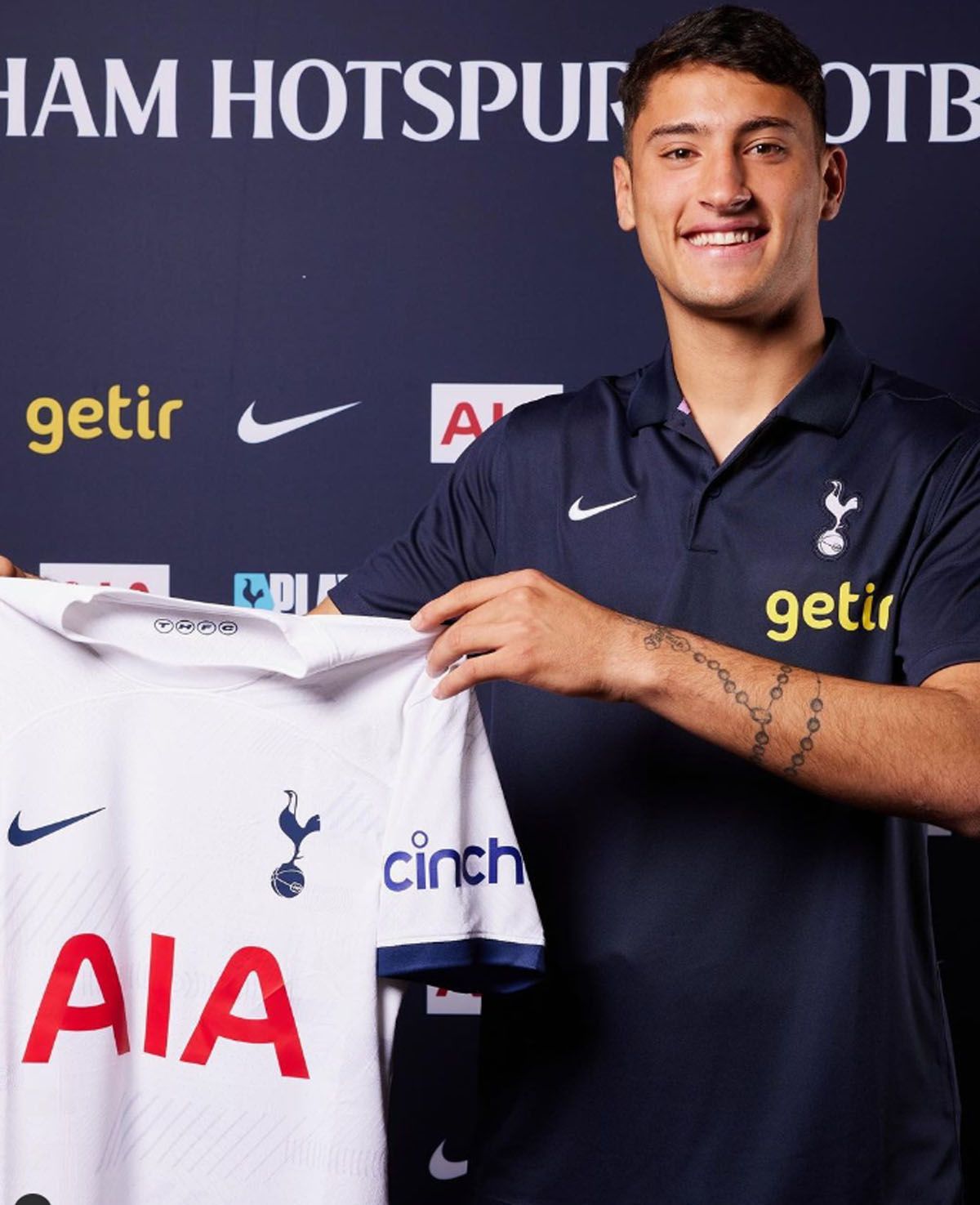 Alejo Véliz es la última adquisición del Tottenham Alejo Véliz es la última adquisición del Tottenham