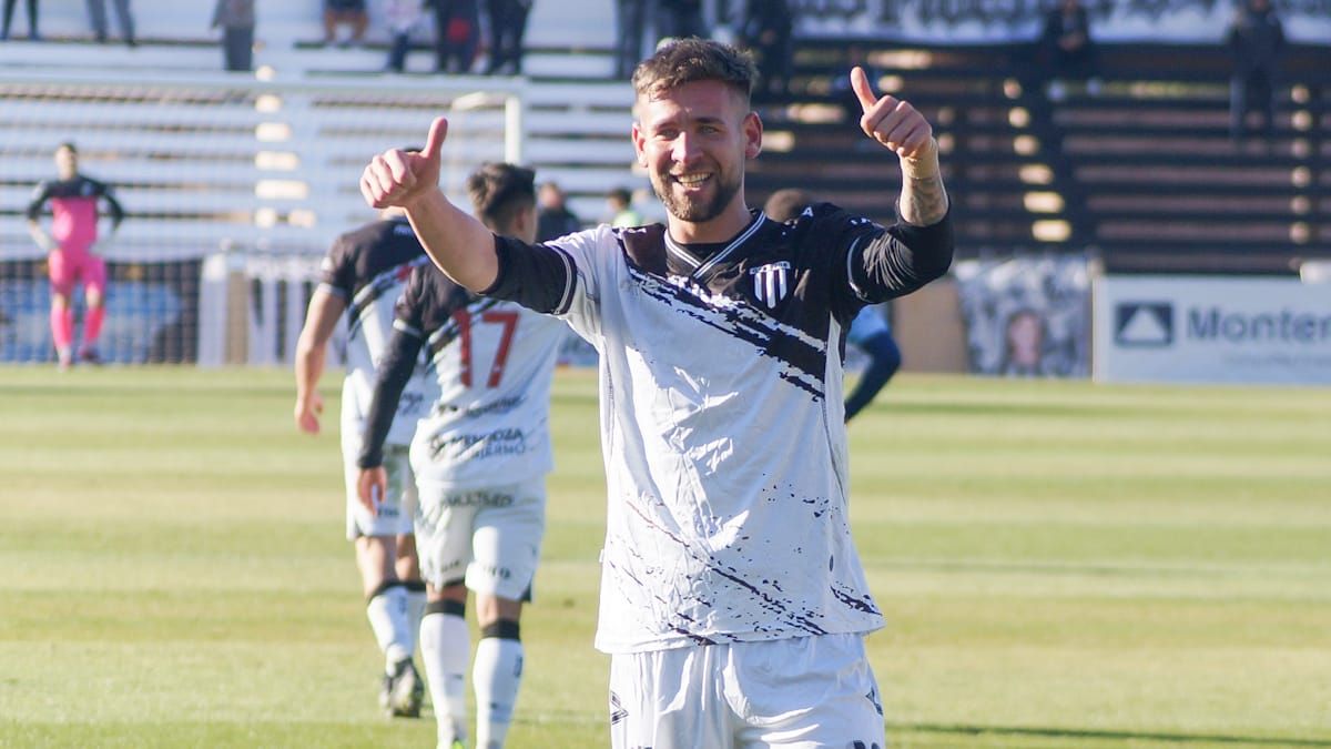 Gastón Espósito fue uno de los autores de los goles de Gimnasia. Gastón Espósito fue uno de los autores de los goles de Gimnasia.