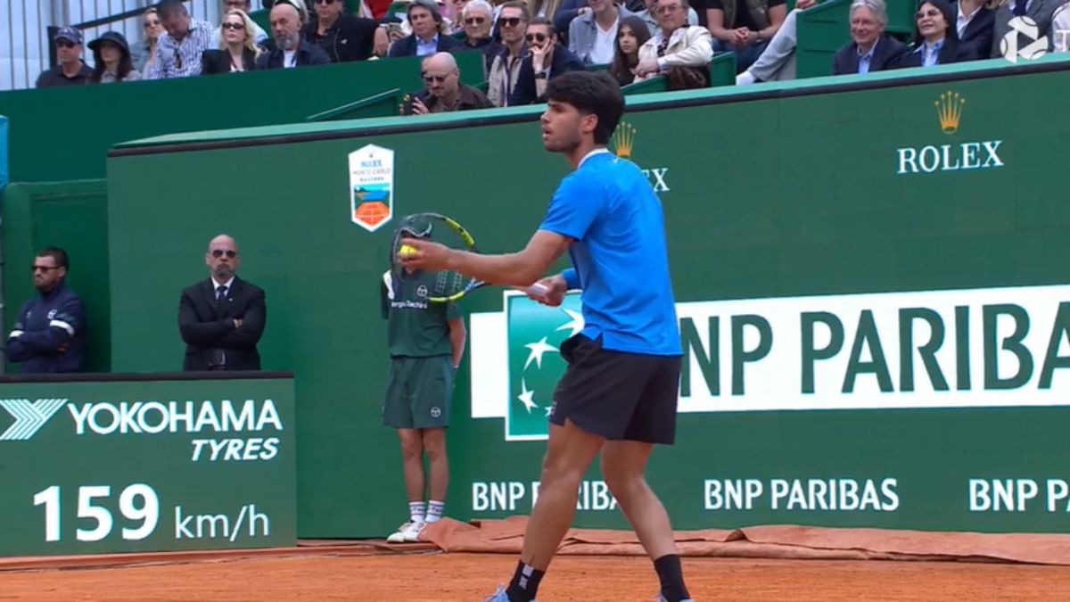 Carlos Alcaraz tuvo dos buenos inicios de sets, pero no pudo cerrarlos, y se impuso la regularidad de Sinner.