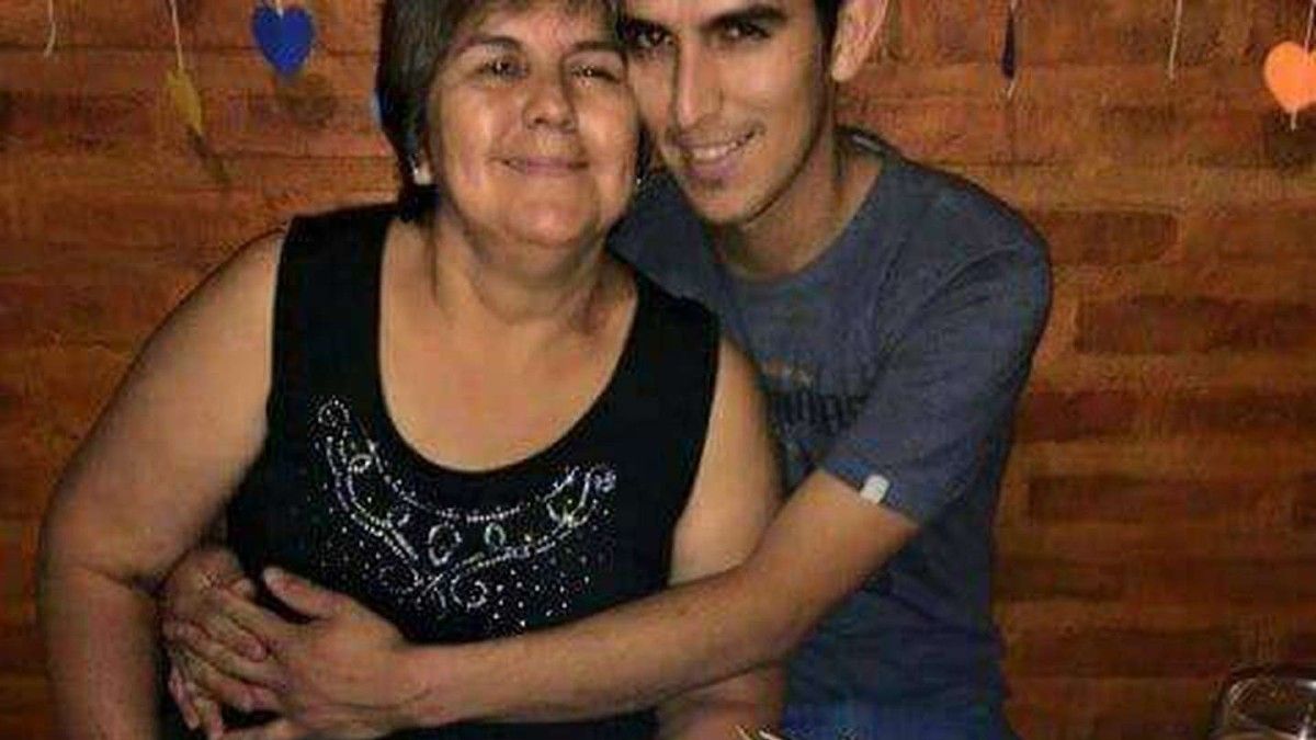 Le robaron el celular y ofrece recompensa por las fotos de su mamá fallecida