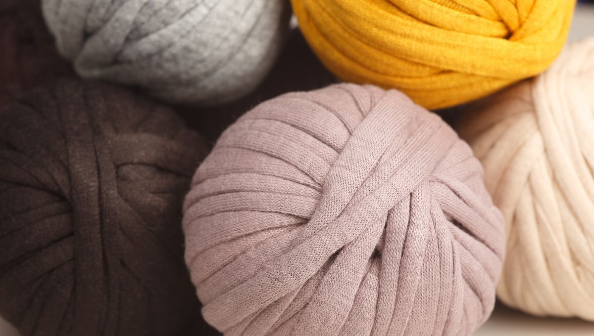 DIY para reciclar telas que ya no usas en un hermoso macetero