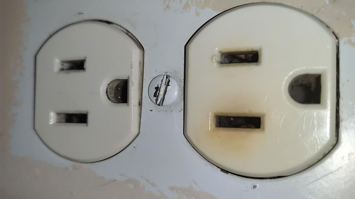 Los módulos de la casa quemados pueden ser reemplazados para que queden como nuevos. Los módulos de la casa quemados pueden ser reemplazados para que queden como nuevos.