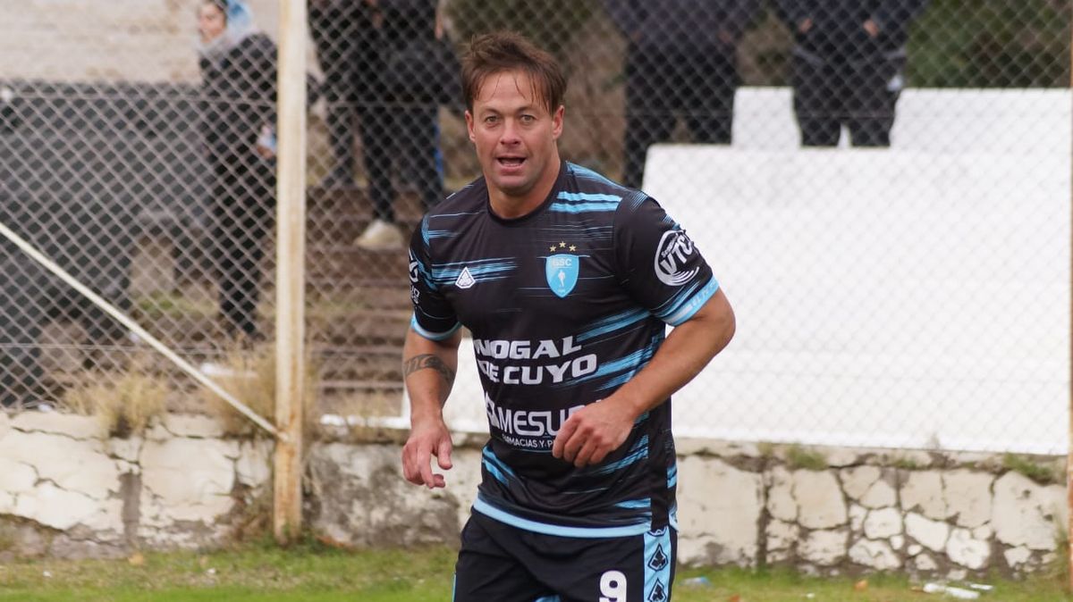 Por el olfato goleador de Martín Comachi, Gutiérrez metió un triunfazo ante  Huracán Las Heras