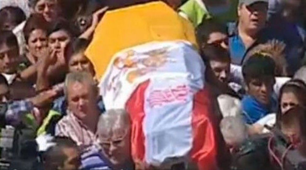 Al grito de justicia, justicia, una multitud despidió en Tucumán al cura Juan Viroche