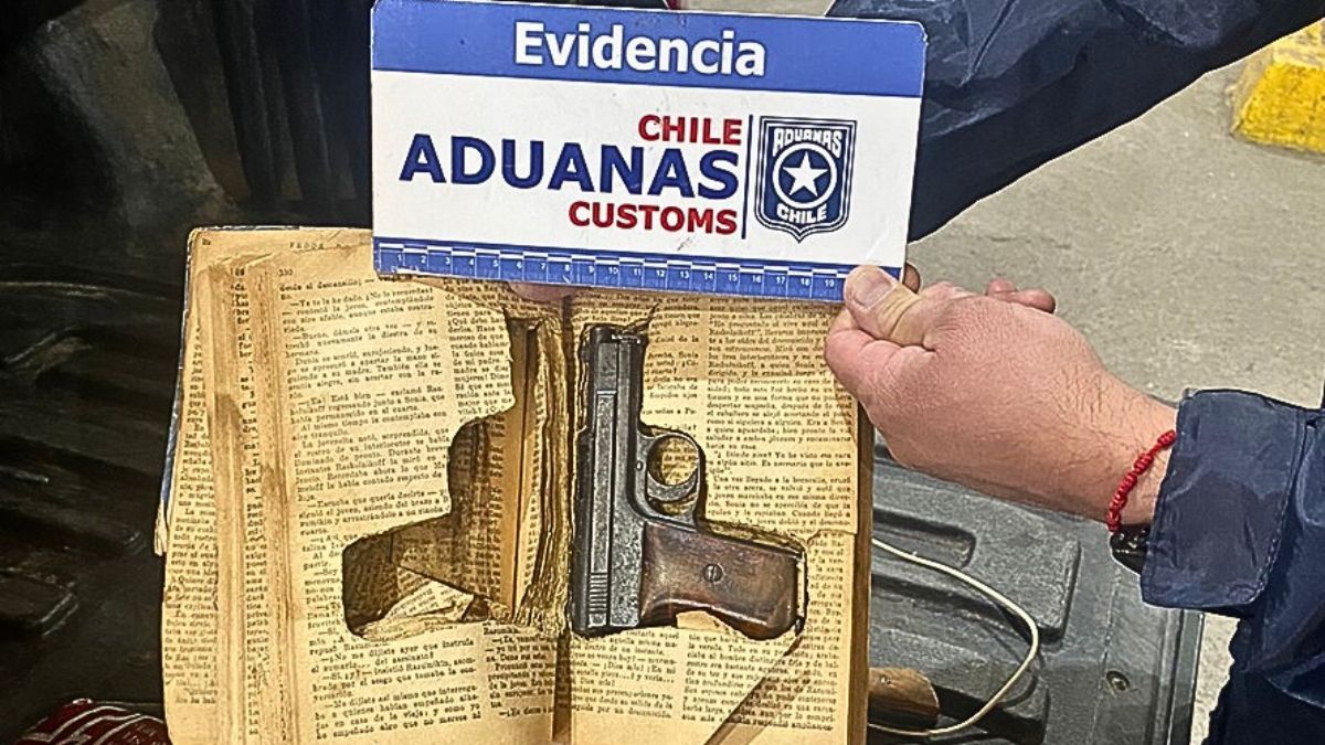 Así intentó pasar el arma sin declarar el jubilado argentino detenido en Los Andes, Chile. Foto: Diario Los Andes on line de Chile