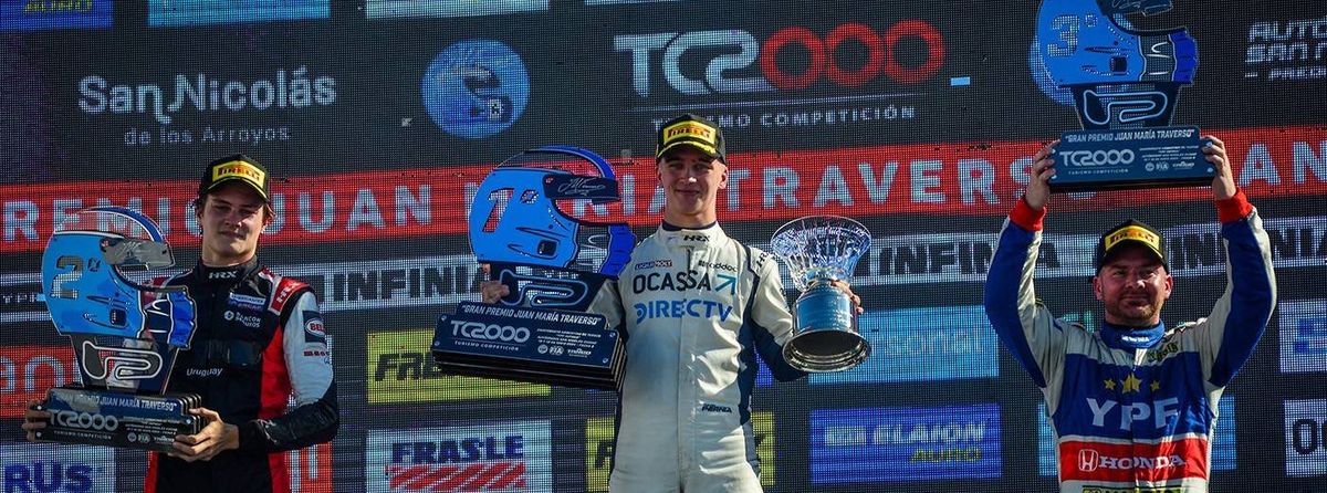 Bernardo Llaver en el podio del TC2000 en San Nicolás. Bernardo Llaver en el podio del TC2000 en San Nicolás.