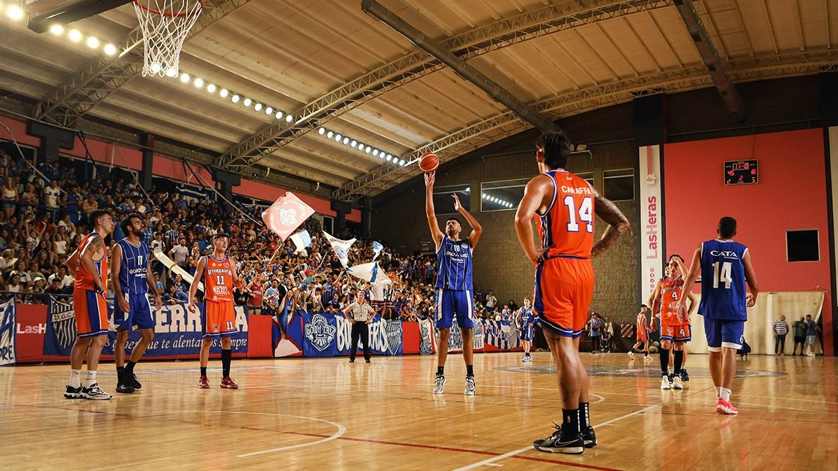 Jesús Trejo se impuso en el fragor de la lucha en la zona pintada, y sumó con los tiros libres para Godoy Cruz. Jesús Trejo se impuso en el fragor de la lucha en la zona pintada, y sumó con los tiros libres para Godoy Cruz.
