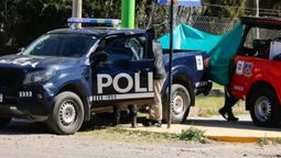 La alumna de la escuela Marcelino Blanco de La Paz, atrincherada con un arma, mantuvo en vilo al país durante 5 horas y media. Fotos: Nicolás Rios.