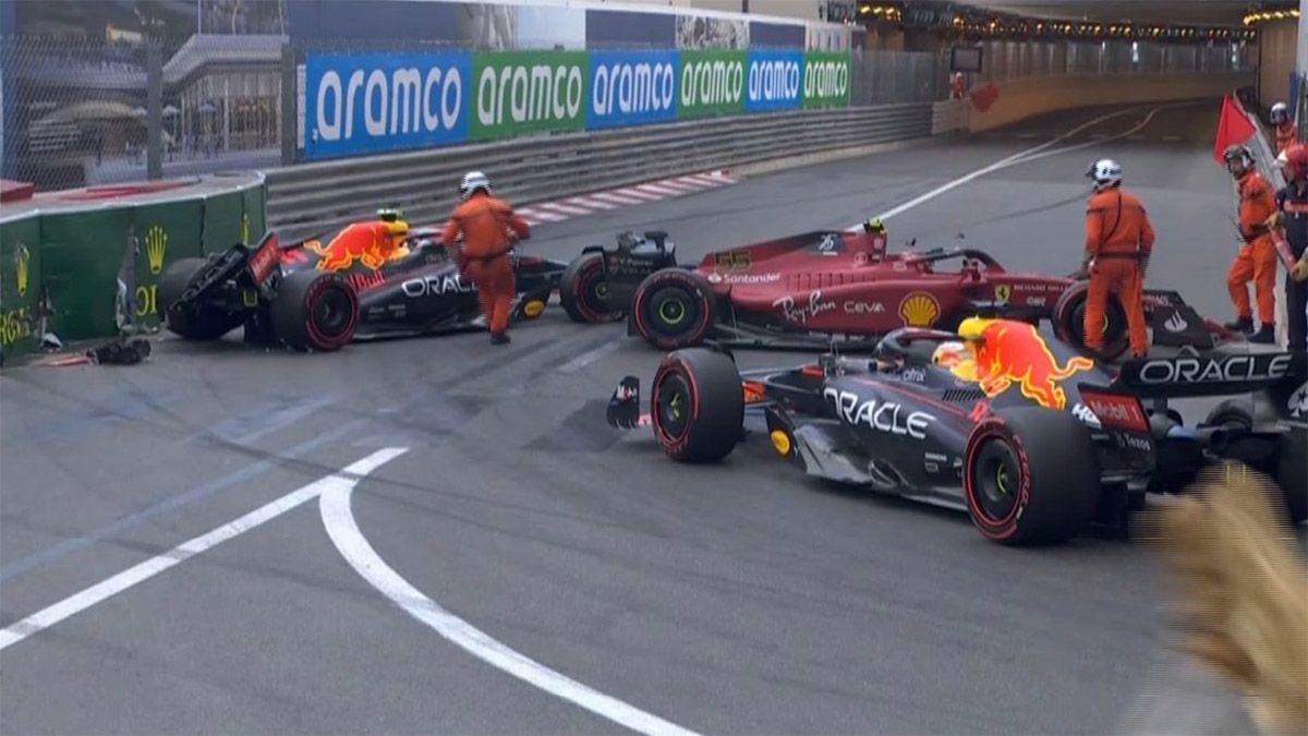 Checo Pérez (Red Bull) y Carlos Sáinz Jr. (Ferrari), se vieron involucrados en un accidente al cierre de la clasificación. Max Verstappen (Red Bull), frenó justo a tiempo.&nbsp;