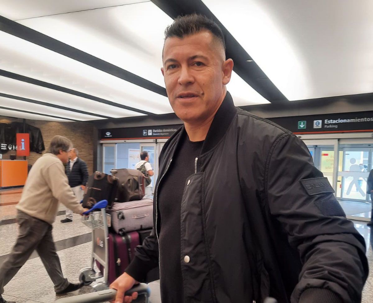 Mientras Juan Román Riquelme define el nuevo DT de Boca, Jorge Almirón llegó este miércoles a Argentina