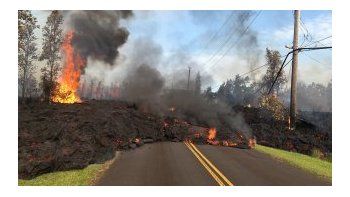 Volcán destruye decenas de casas en Hawái