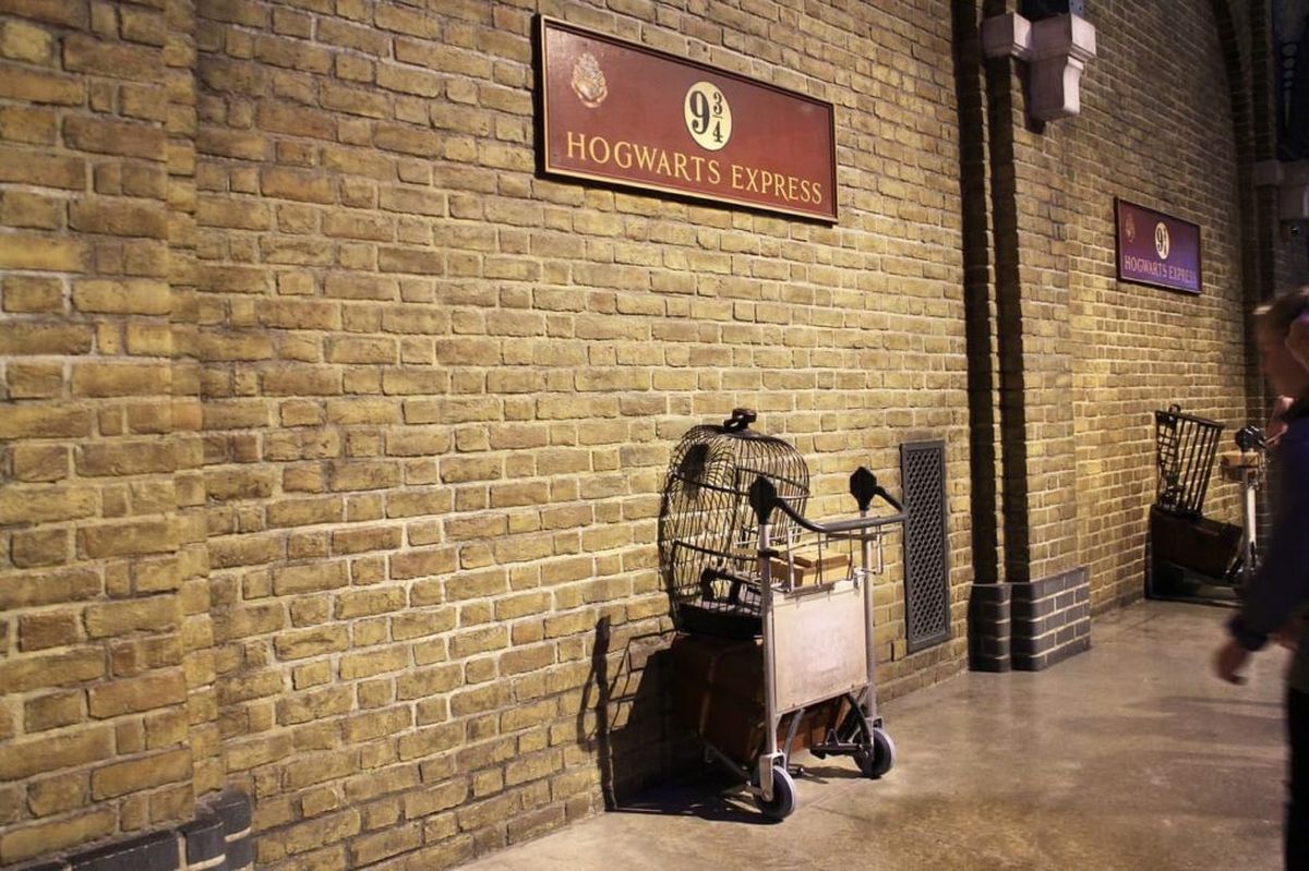 El famoso andén 9 ¾ de Harry Potter se encuentra en la estación de tren. Imagen: Britain Rails. El famoso andén 9 ¾ de Harry Potter se encuentra en la estación de tren. Imagen: Britain Rails.