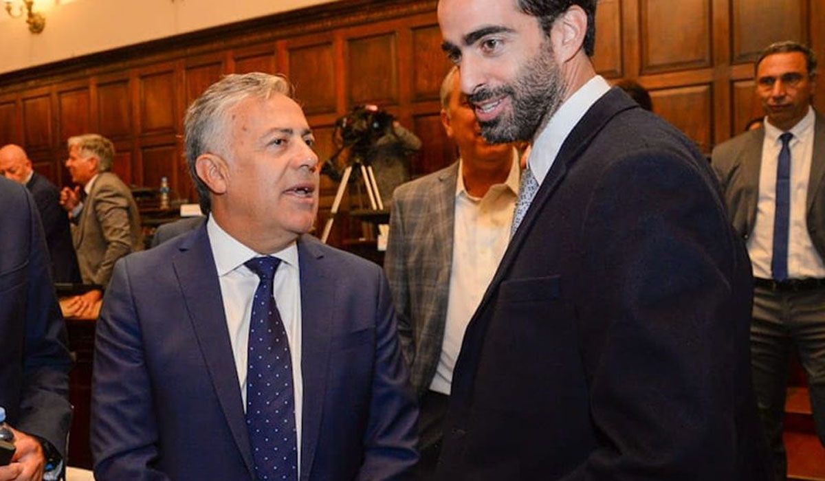 El ministro Víctor Fayad junto al gobernador de Mendoza, Alfredo Cornejo. Ambos deben defender el nuevo reparto de fondos.