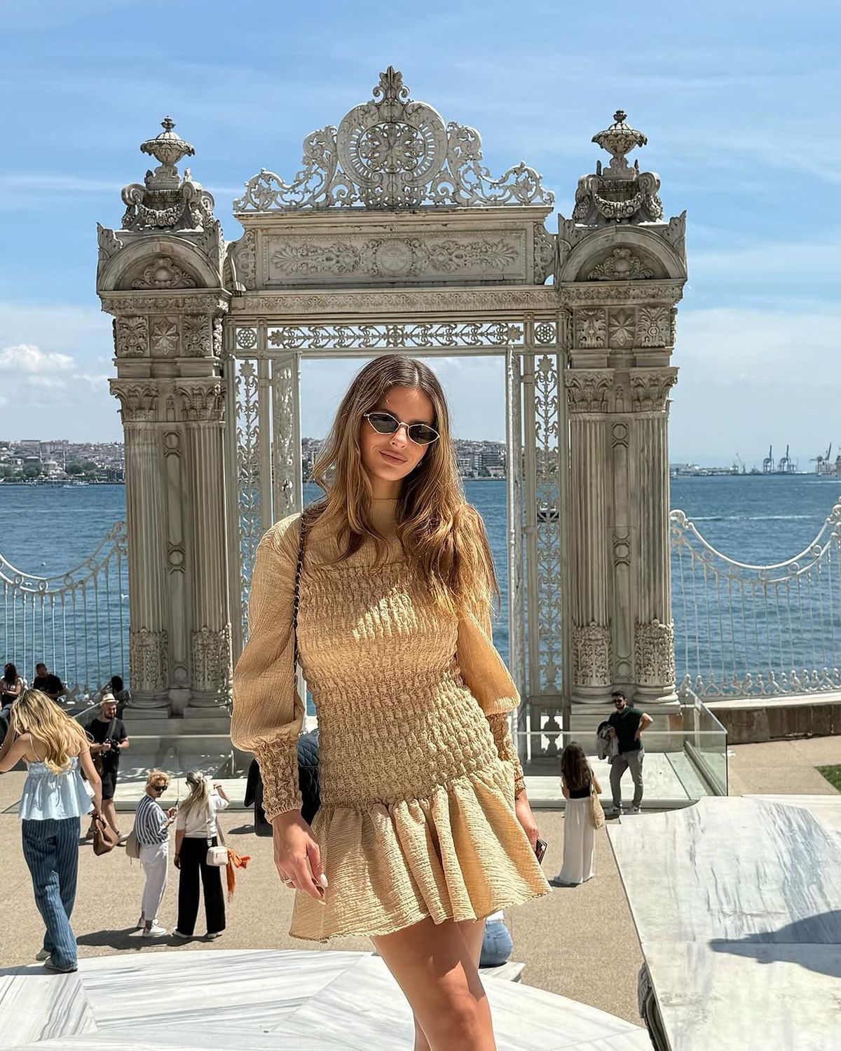 El look de la China Suárez en las calles de Turquía que estalló las críticas. El look de la China Suárez en las calles de Turquía que estalló las críticas.