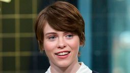 Sophia Lillis es la protagonista de Esta mierda me supera, serie de Netflix que ha empezado a meterse entre los usuarios.