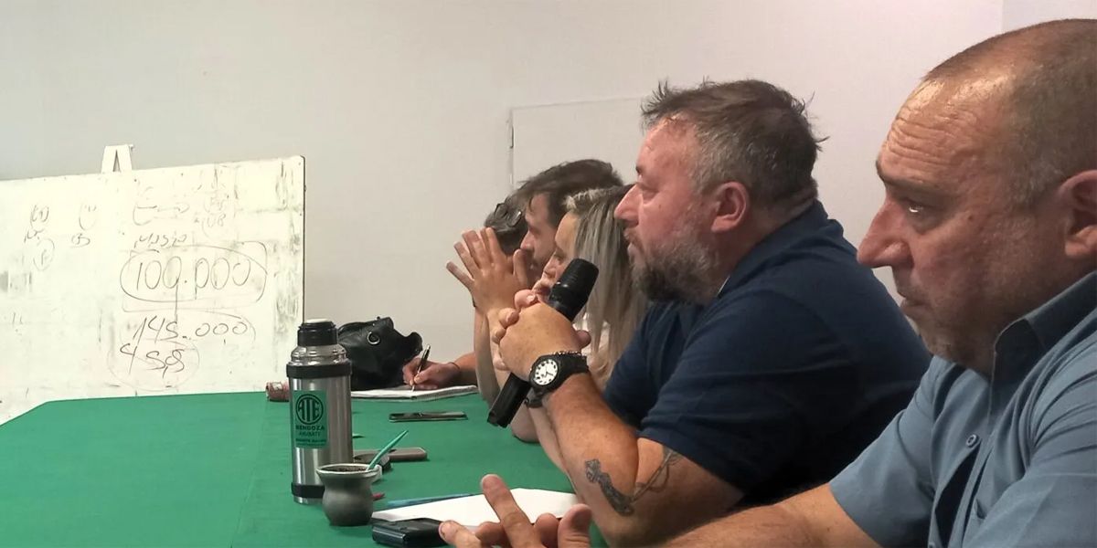 Roberto Macho, quien recientemente fue reelecto como Secretario General de ATE. Roberto Macho, quien recientemente fue reelecto como Secretario General de ATE.