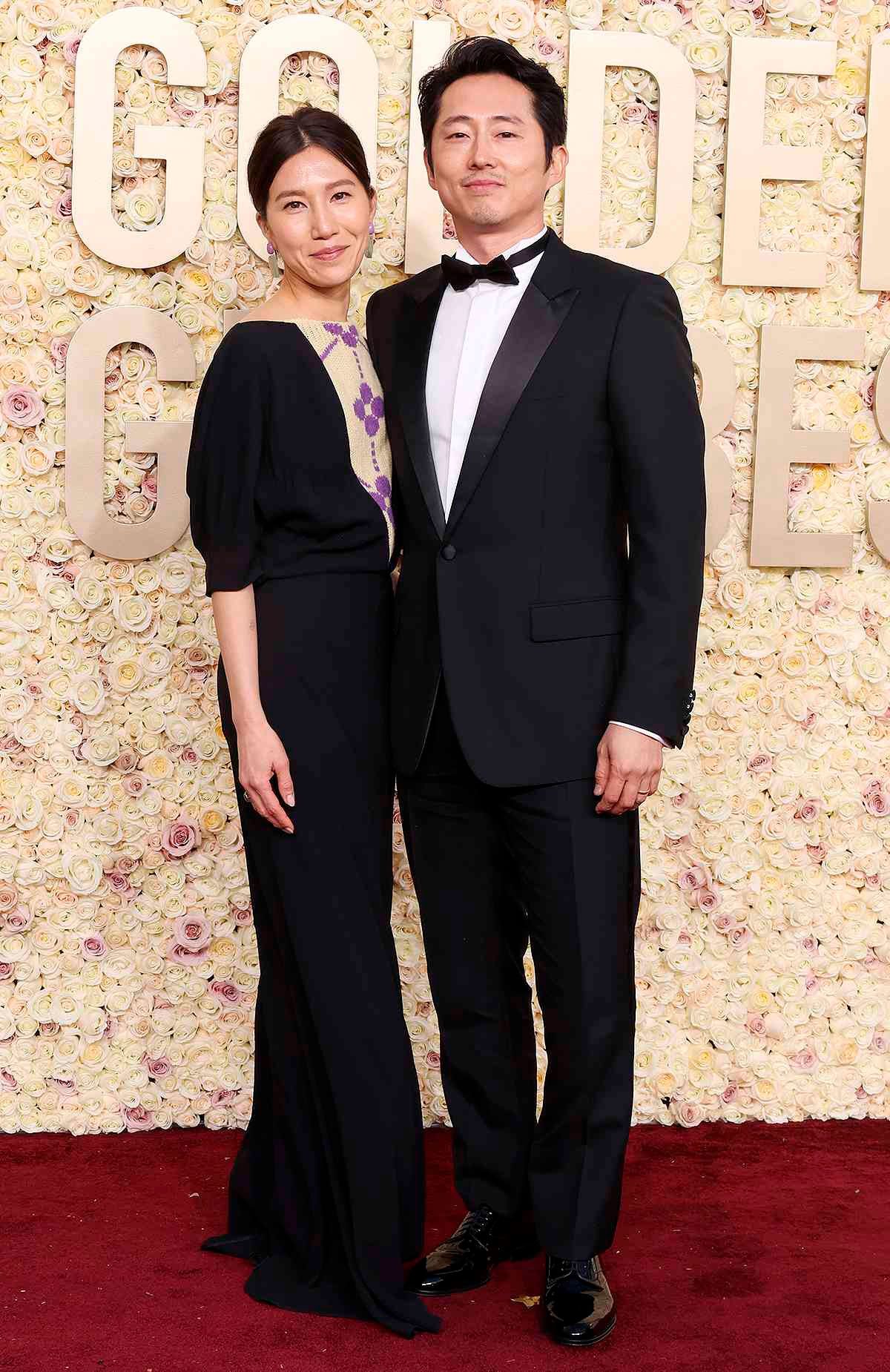 Steven Yeun y su esposa, Joana Pak, en la alfombra roja de los Golden Globes 2024. Steven Yeun y su esposa, Joana Pak, en la alfombra roja de los Golden Globes 2024.