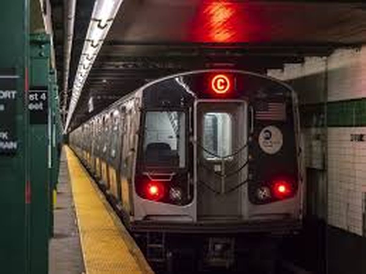 El famoso metro de la ciudad de Nueva York se destaca por ser el sistema de transporte de personas masivo más grande del mundo El famoso metro de la ciudad de Nueva York se destaca por ser el sistema de transporte de personas masivo más grande del mundo