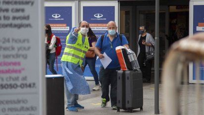Nuevas medidas para el ingreso al país: test de PCR negativo y la realización de una cuarentena obligatoria de 7 días, según una decisión administrativa de la Jefatura de Gabinete, que se extenderá hasta el 8 de enero.