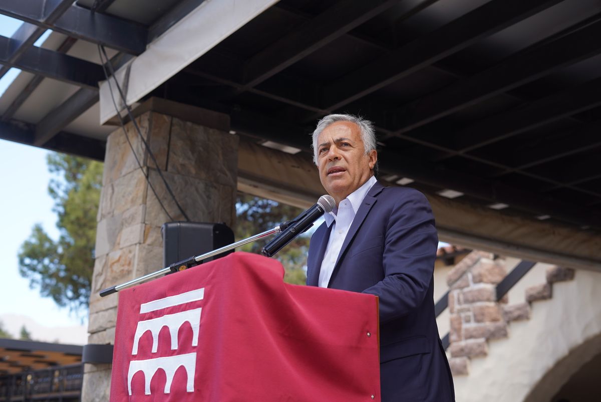 El mendocino Alfredo Cornejo enfrentó los micrófonos con un tono más técnico que político tras el encuentro con el Presidente. El mendocino Alfredo Cornejo enfrentó los micrófonos con un tono más técnico que político tras el encuentro con el Presidente.