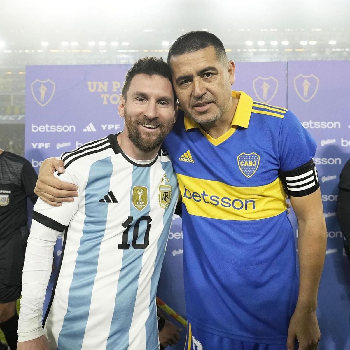 Messi estuvo en la despedida de Riquelme e inició sus vacaciones Messi estuvo en la despedida de Riquelme e inició sus vacaciones