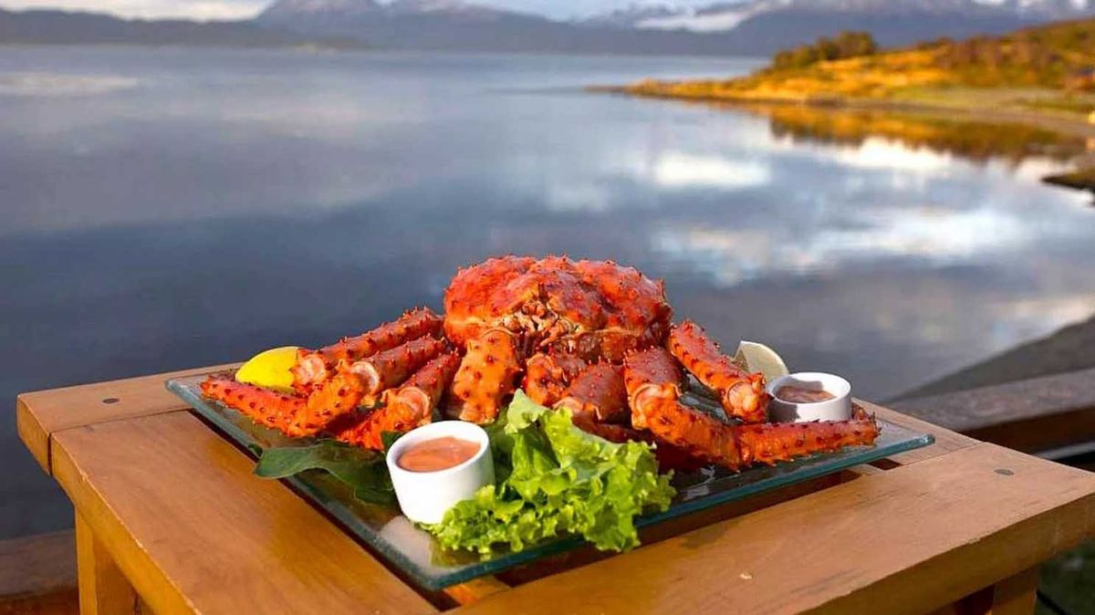 Una de las principales atracciones de este destino junto al Canal de Beagle es comer centolla y otros platos con frutos de mar Una de las principales atracciones de este destino junto al Canal de Beagle es comer centolla y otros platos con frutos de mar