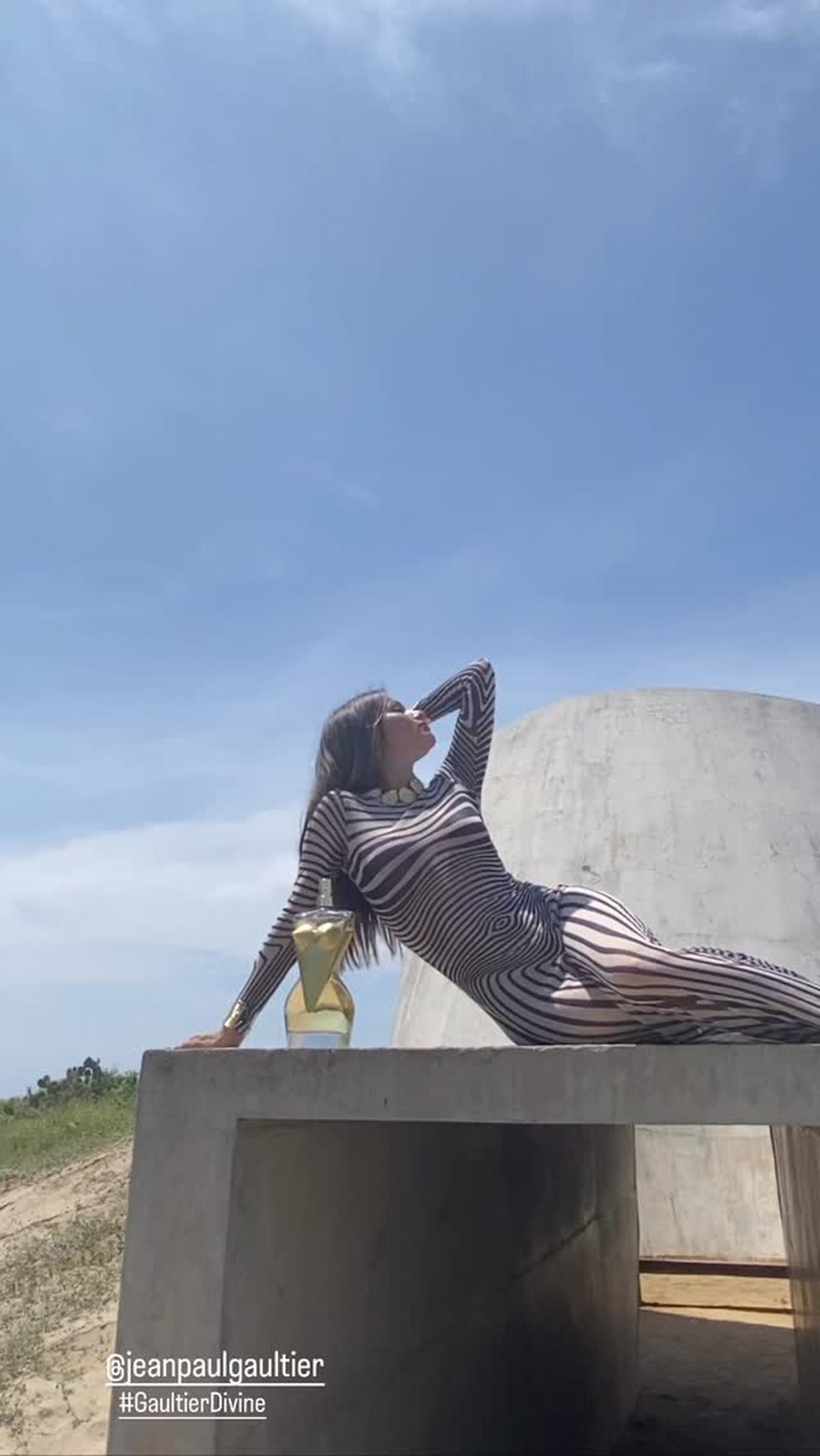 Pampita copia las transparencias de Este Expósito y paraliza la primavera. Pampita copia las transparencias de Este Expósito y paraliza la primavera.