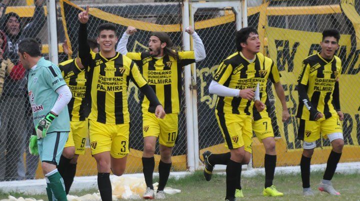 Palmira goleó a Desamparados y clasificó como mejor tercero