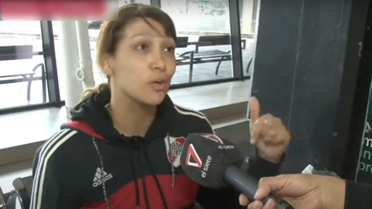 Esta joven esperaba pasar a Chile para, desde allí, viajar a México. Pero la nieve complicó todo. Esta joven esperaba pasar a Chile para, desde allí, viajar a México. Pero la nieve complicó todo.