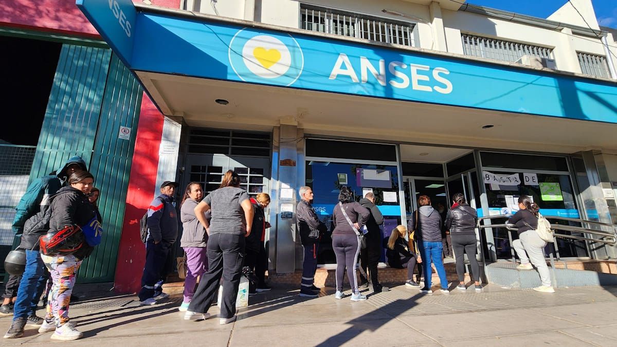 ANSES Activó El Pago De Un Doble Bono Para AUH Y AUE A Partir De Este ...