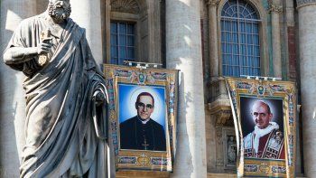 Canonizan al arzobispo Óscar Romero y al papa Pablo VI