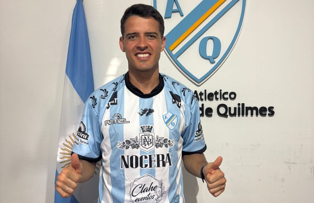 El futbolista surgido en Independiente firmó en su nuevo club.