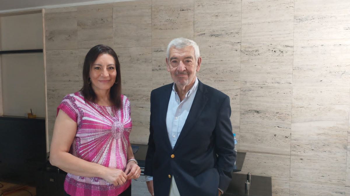 José Octavio Bordón junto a la periodista Carina Scandura, de Radio Nihuil. José Octavio Bordón junto a la periodista Carina Scandura, de Radio Nihuil.