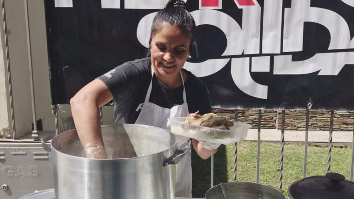 Una sonrisa pese a la crisis. Silvia Romero se dedica a ayudar a los más necesitados.