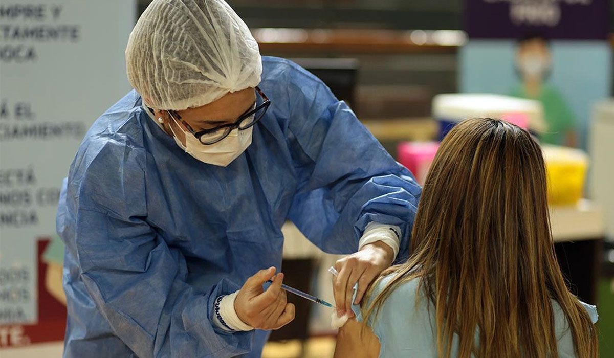 Vacunación por Covid en Mendoza: abre la inscripción para mayores de 35 sin comorbilidades.