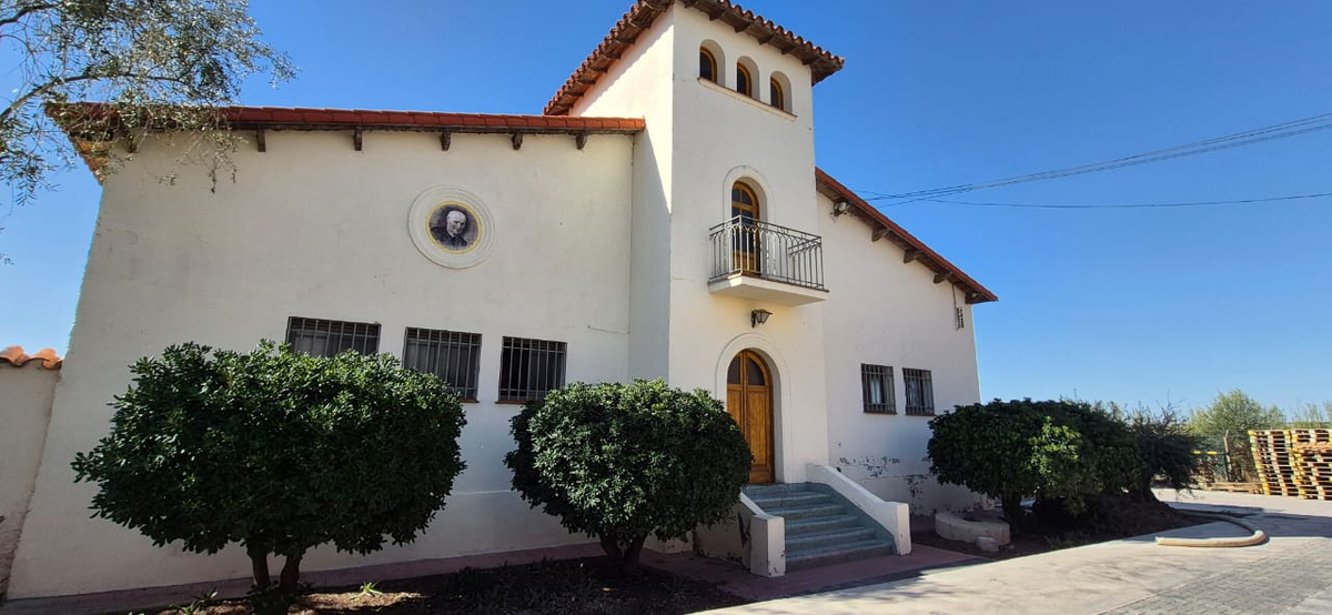 La Obra Don Bosco en Rodeo del Medio, de la orden salesiana que sostiene la almazara de donde salió el reconocido aceite de oliva La Obra Don Bosco en Rodeo del Medio, de la orden salesiana que sostiene la almazara de donde salió el reconocido aceite de oliva