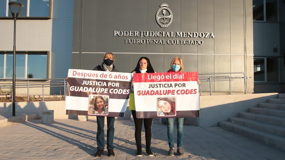Los familiares de Guadalupe Codes siguen el juicio por presunta mala praxis.