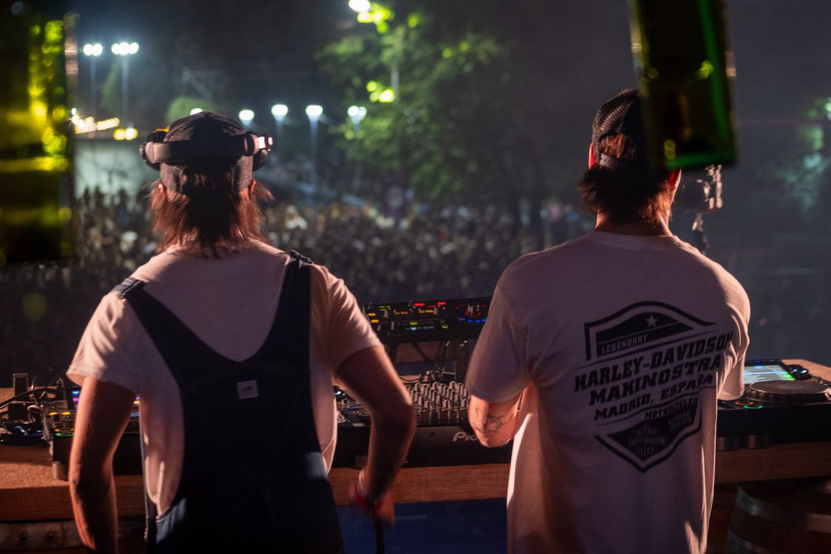 Los DJs Chapa & Castelo en la Peatonal del Vino 2025. Los DJs Chapa & Castelo en la Peatonal del Vino 2025.