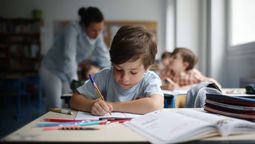 Lanzaron la Escolaridad Protegida para alumnos de primaria en Mendoza.