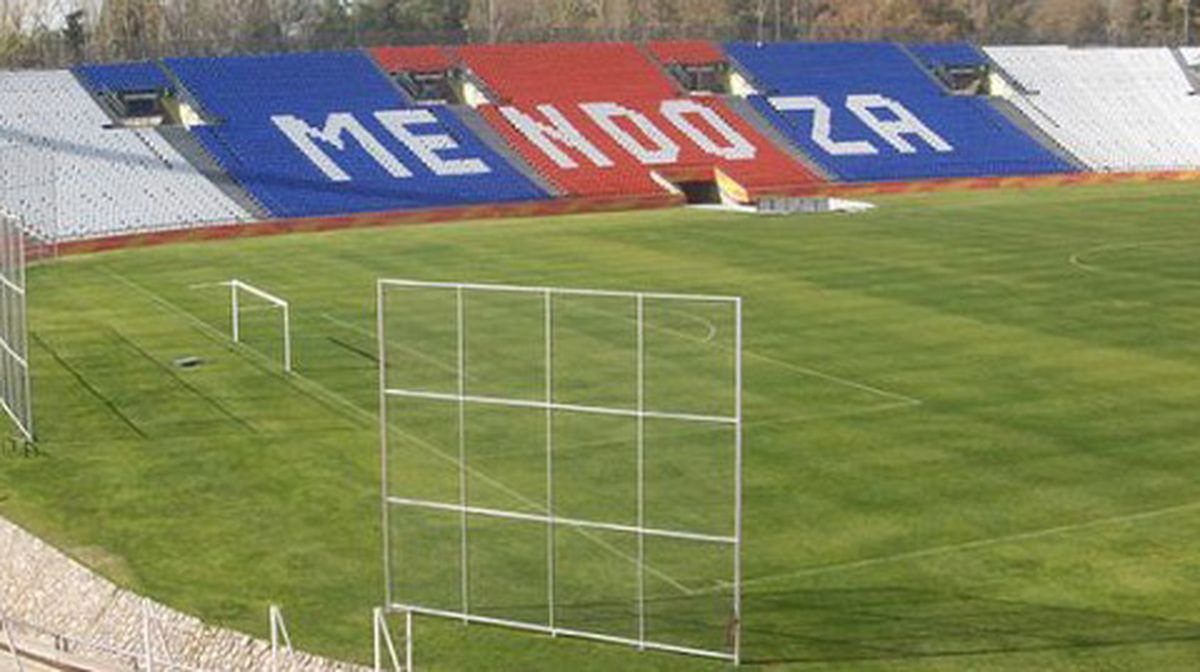 Los colores y la palabra Mendoza seguirán luciendo en la tribuna este del mundialista. Los colores y la palabra Mendoza seguirán luciendo en la tribuna este del mundialista.