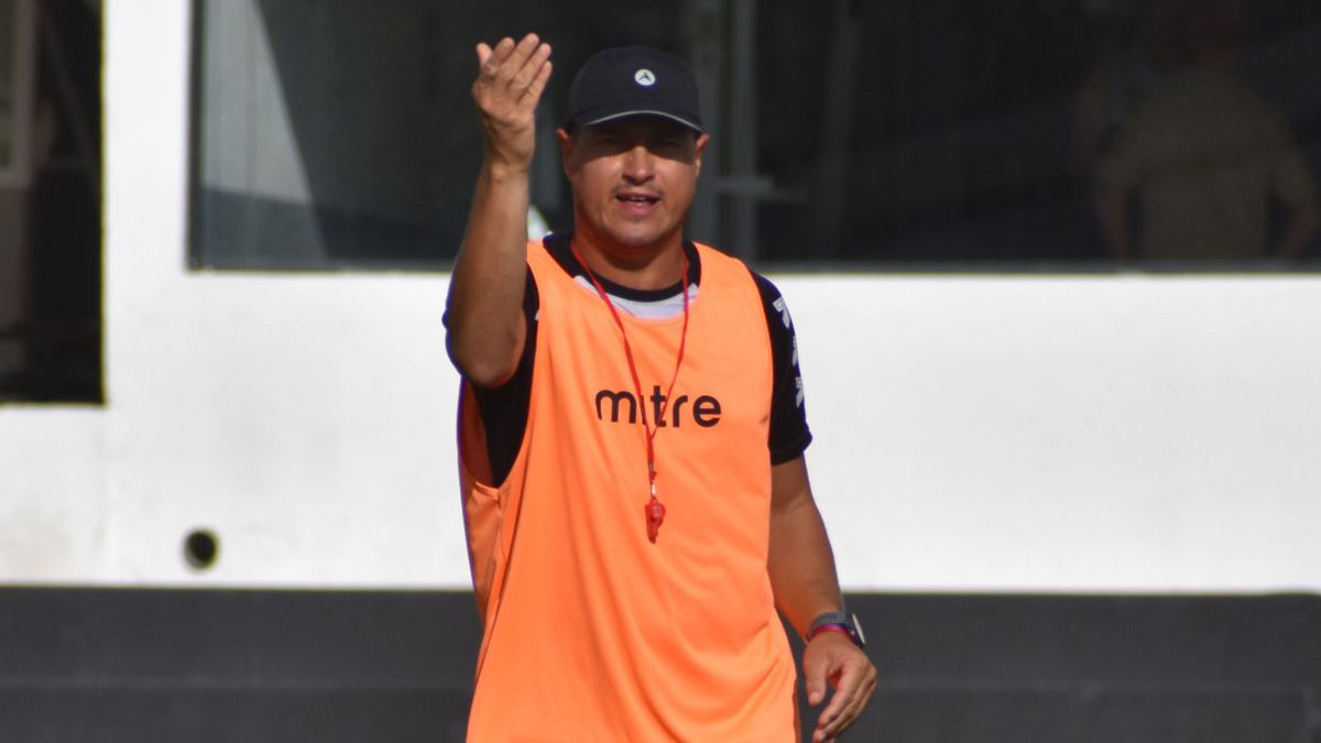 Ezequiel Medr&aacute;n, el DT de Gimnasia y Esgrima, est&aacute; haciendo una gran campa&ntilde;a.